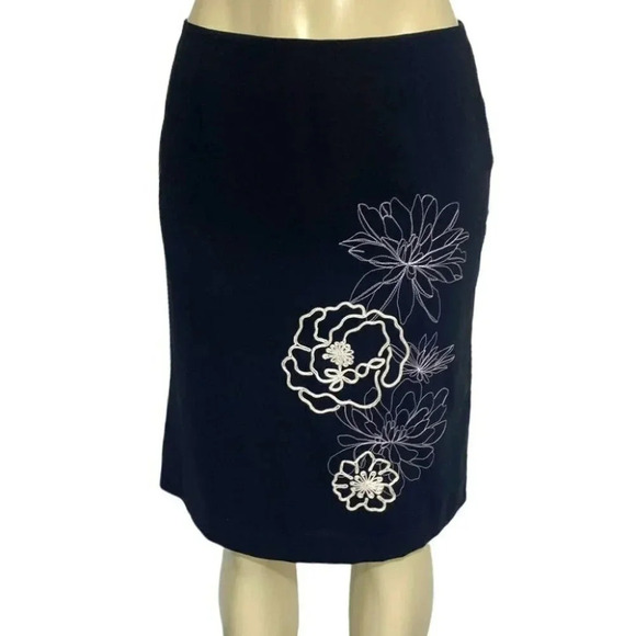 Charter Club 8P‎ black skirt with side slits and white embroidered flowers - Picture 1 of 6